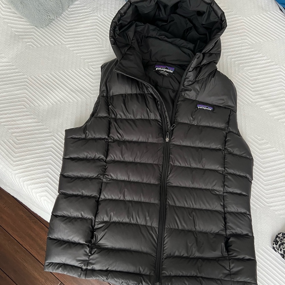 Women’s Patagonia hooded vest